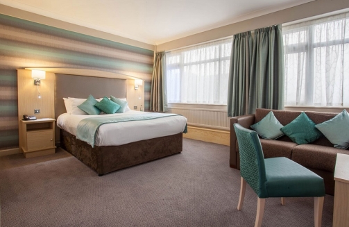 Cresta Court hotel bedroom'